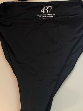 437 Aubrey bottoms size M